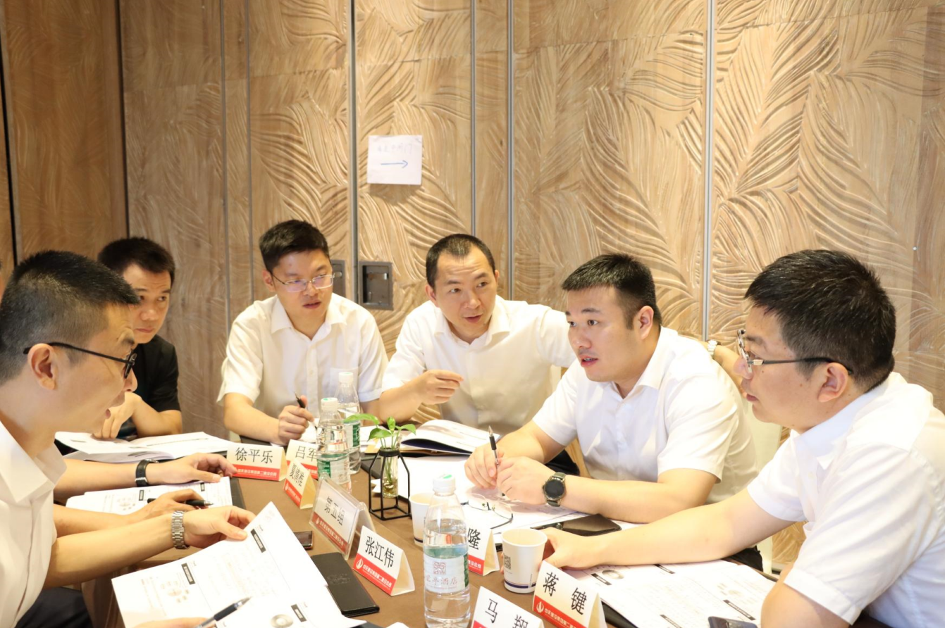 2021年6月25日-26日，PA尊龙凯时二建组织开展了2021年中高层主管执行力培训。本次培训特邀清华、北大、上海交大总裁班讲师，中国企业家协会特聘高级讲师许晋老师进行授课。