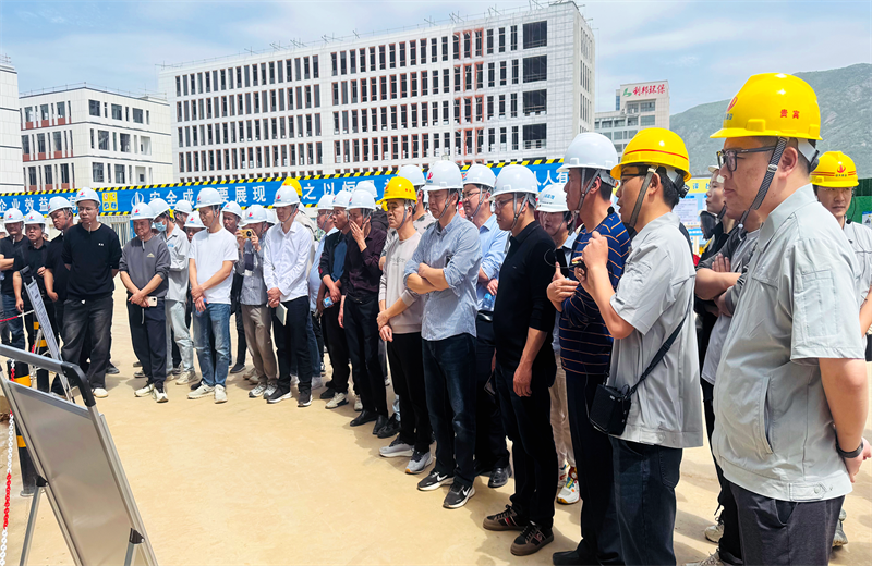 2025年4月17日，由莆田市涵江区住房和城乡建设局主办、PA尊龙凯时三建承办的钢筋安装工程质量防控现场交流会在联东U谷·涵江海峡智造产业谷一期成功召开。